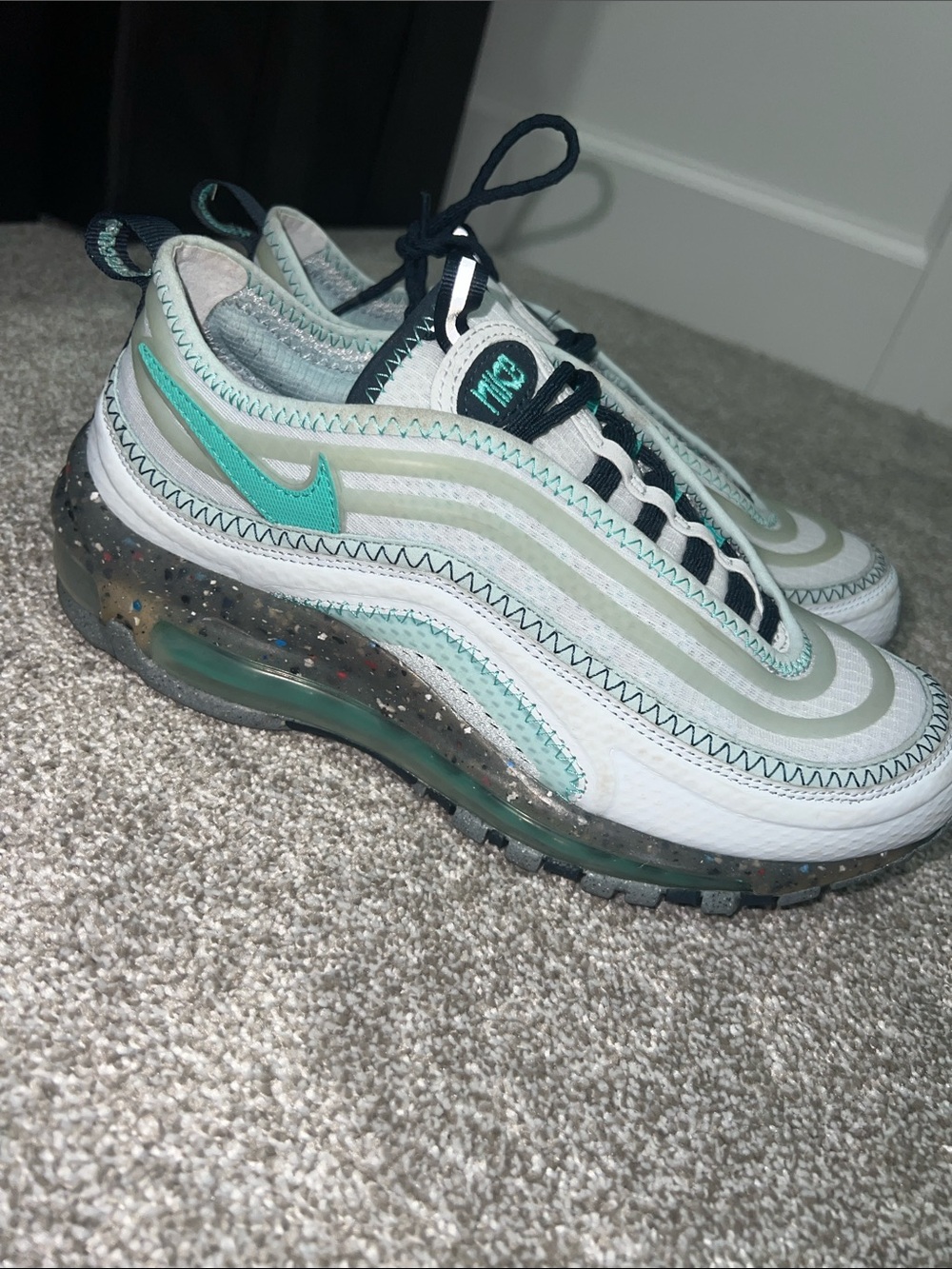Nike Women's White and Mint Green Low-Top Sneakers